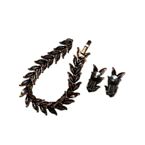 Renoir Copper Chevron Laurel Leaf Bracelet and Clip On Earrings Jewelry Set - Picture 12 of 13